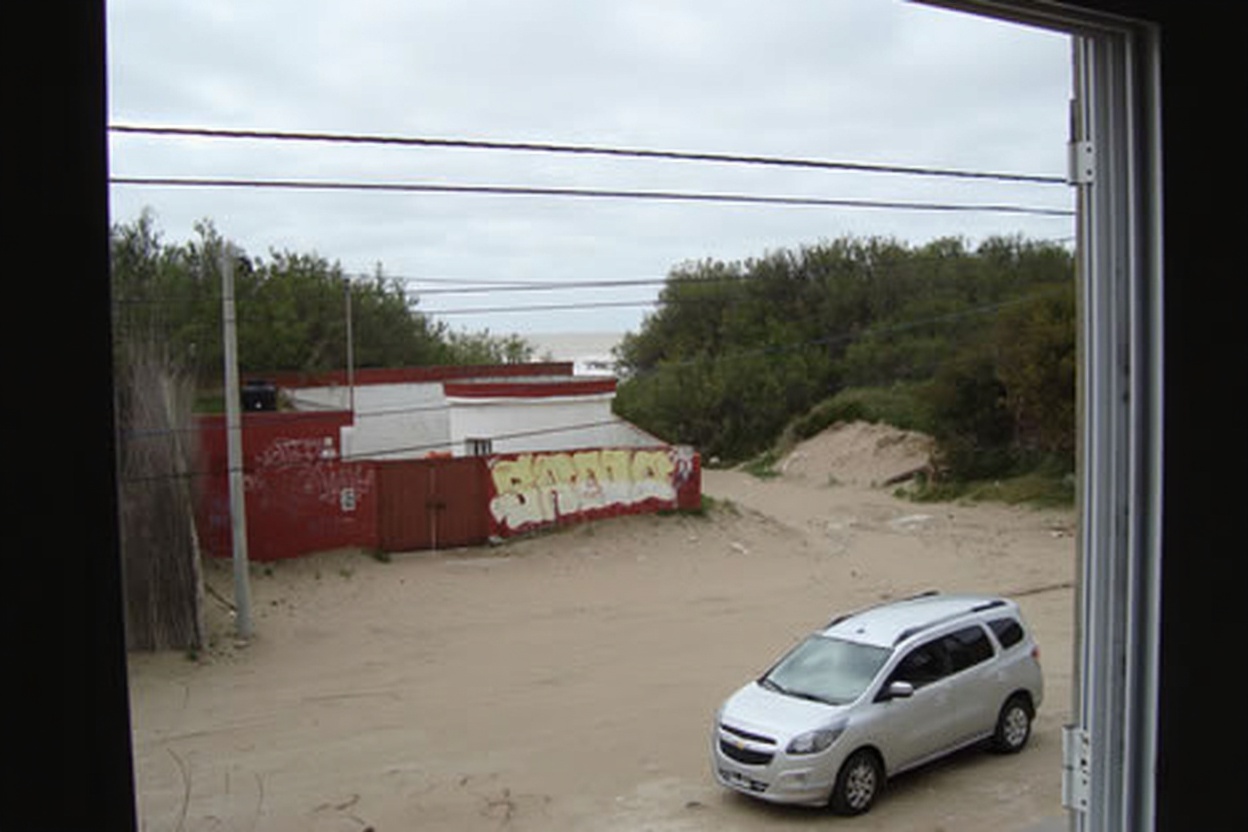 Cabaña con pileta y parrilla frente al mar en Mar del Tuyú miniatura 7