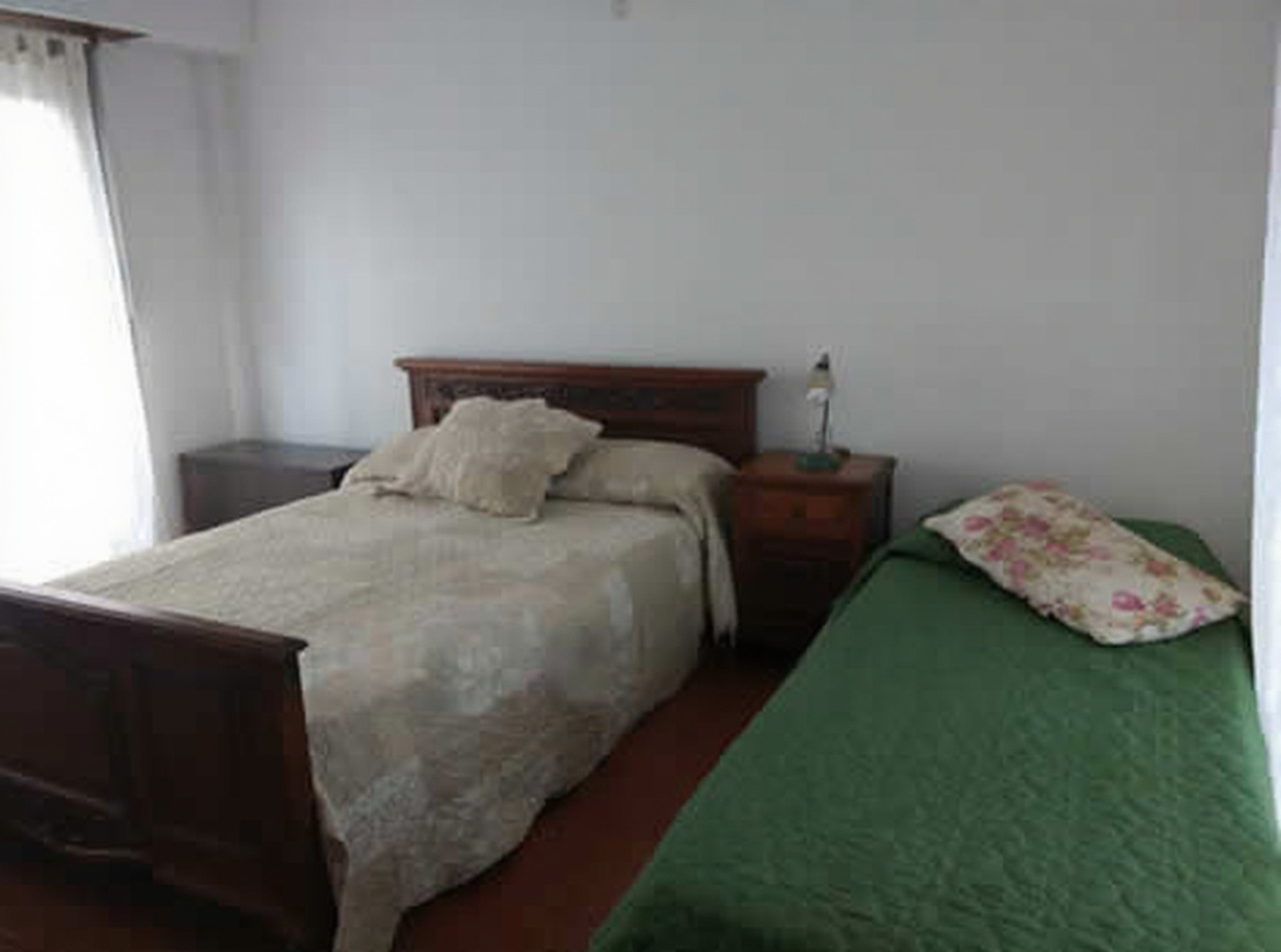 Departamento con cochera y parrilla a 100 metros del mar en Las Toninas miniatura 3