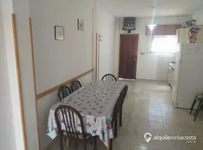 Departamento con parrilla a 2 cuadras del mar en Mar del Tuyú foto 2