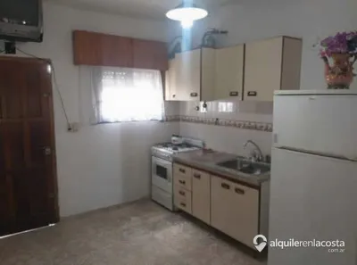 Departamento con parrilla a 2 cuadras del mar en Mar del Tuyú foto 3