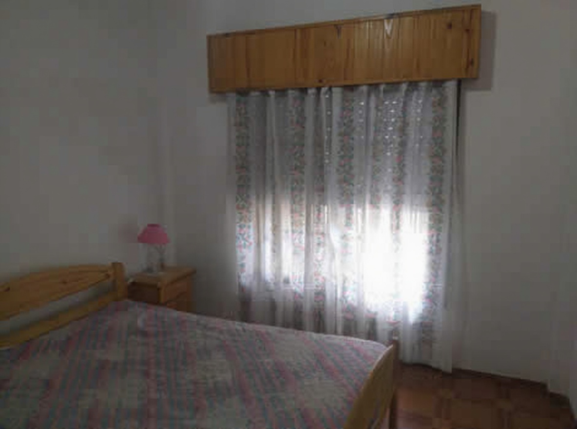 Departamento con parrilla a 2 cuadras del mar en Mar del Tuyú miniatura 5