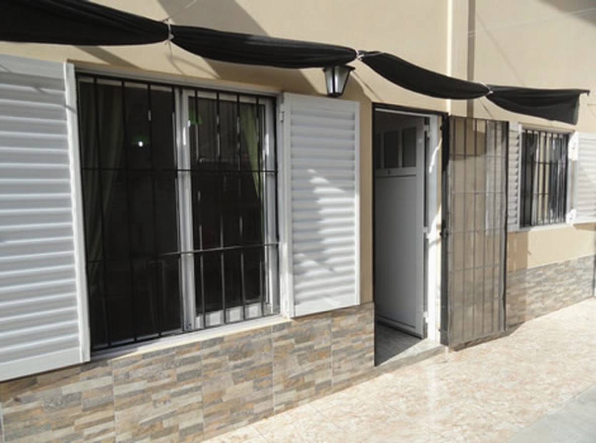 Departamento con patio y parrilla a 130 metros del mar en Mar del Tuyú