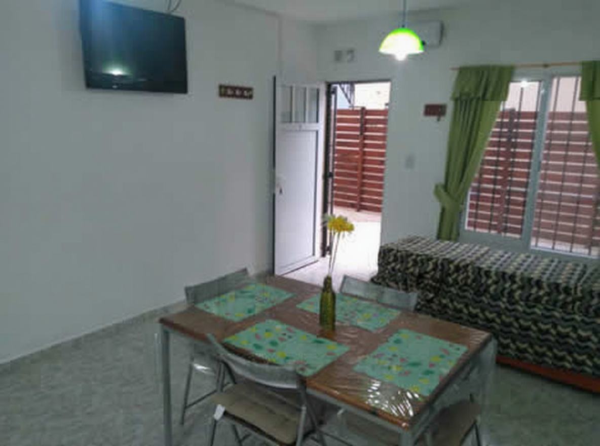 Departamento con patio y parrilla a 130 metros del mar en Mar del Tuyú miniatura 5