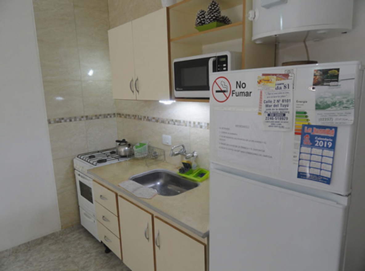 Departamento con patio y parrilla a 130 metros del mar en Mar del Tuyú miniatura 6