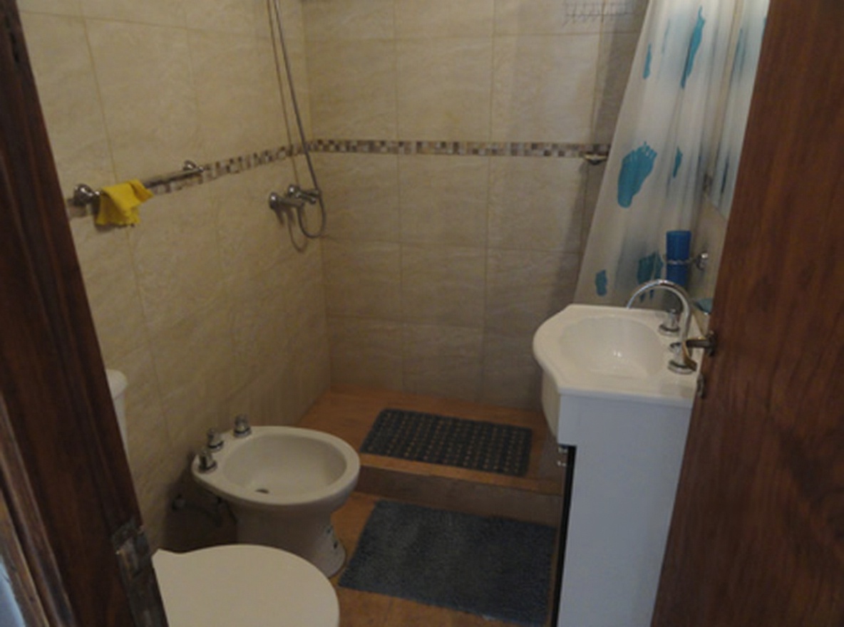 Departamento con patio y parrilla a 130 metros del mar en Mar del Tuyú miniatura 10