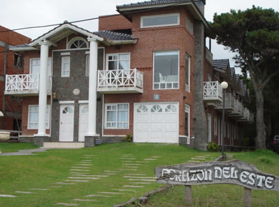 Departamento con pileta y parrilla frente al mar en Costa del Este