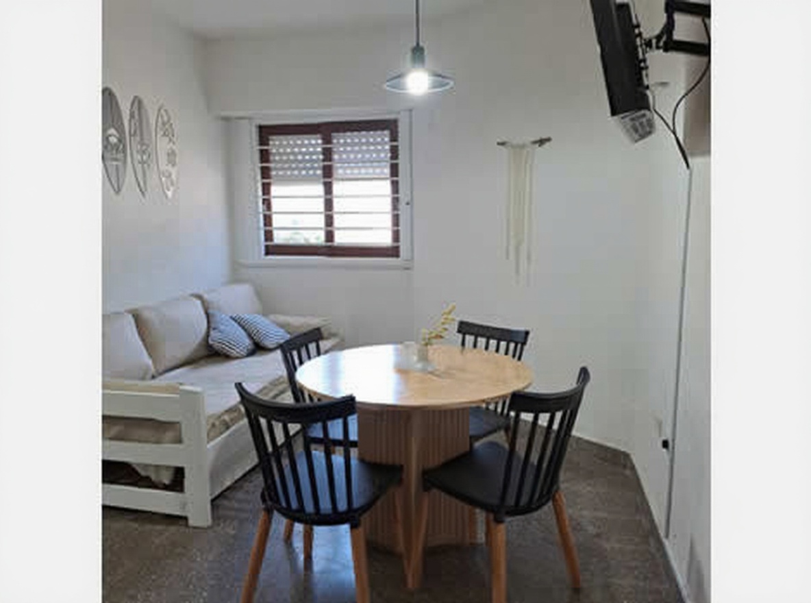 Departamento con WiFi a 50 metros del mar en Mar del Tuyú miniatura 2