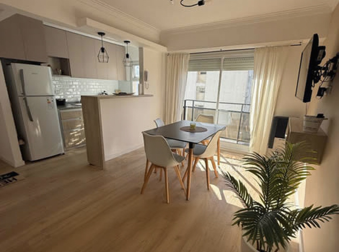 Departamento luminoso de 2 ambientes en Mar del Plata miniatura 3