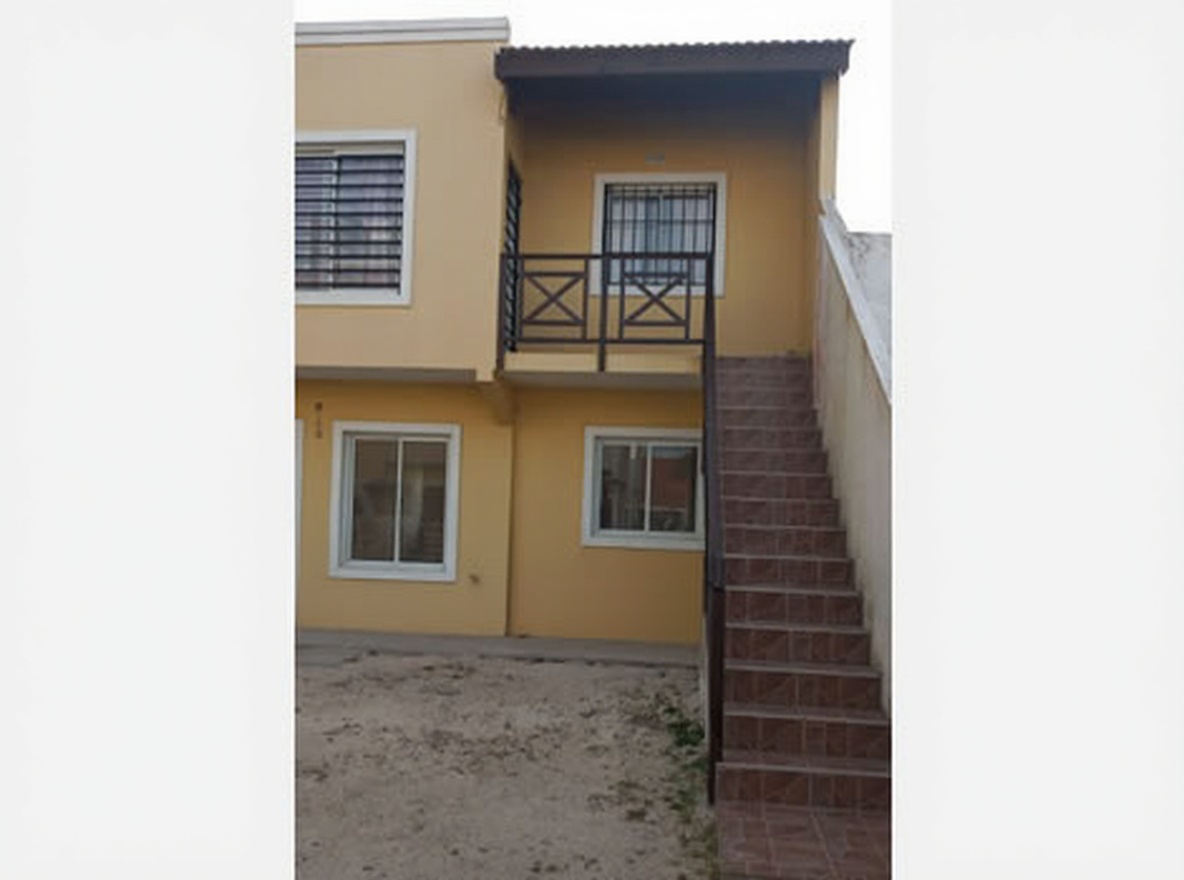 Departamento con patio y parrilla a 100 metros del mar en Mar del Tuyú miniatura 2