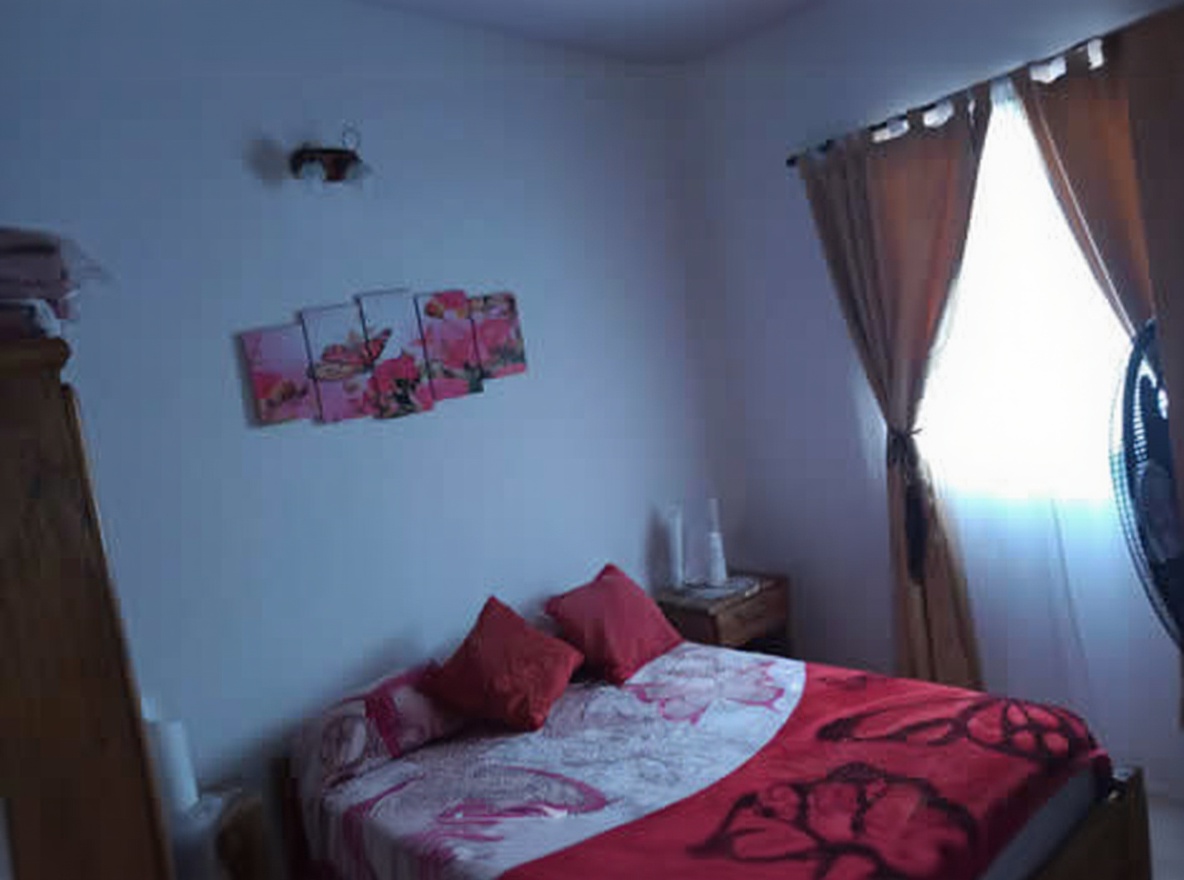 Departamento con patio y parrilla a 100 metros del mar en Mar del Tuyú miniatura 5