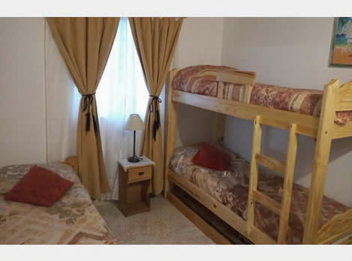 Departamento con patio y parrilla a 100 metros del mar en Mar del Tuyú miniatura 7