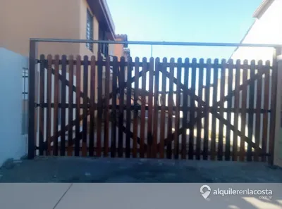 Casa con patio y parrilla frente al mar en Mar del Tuyú