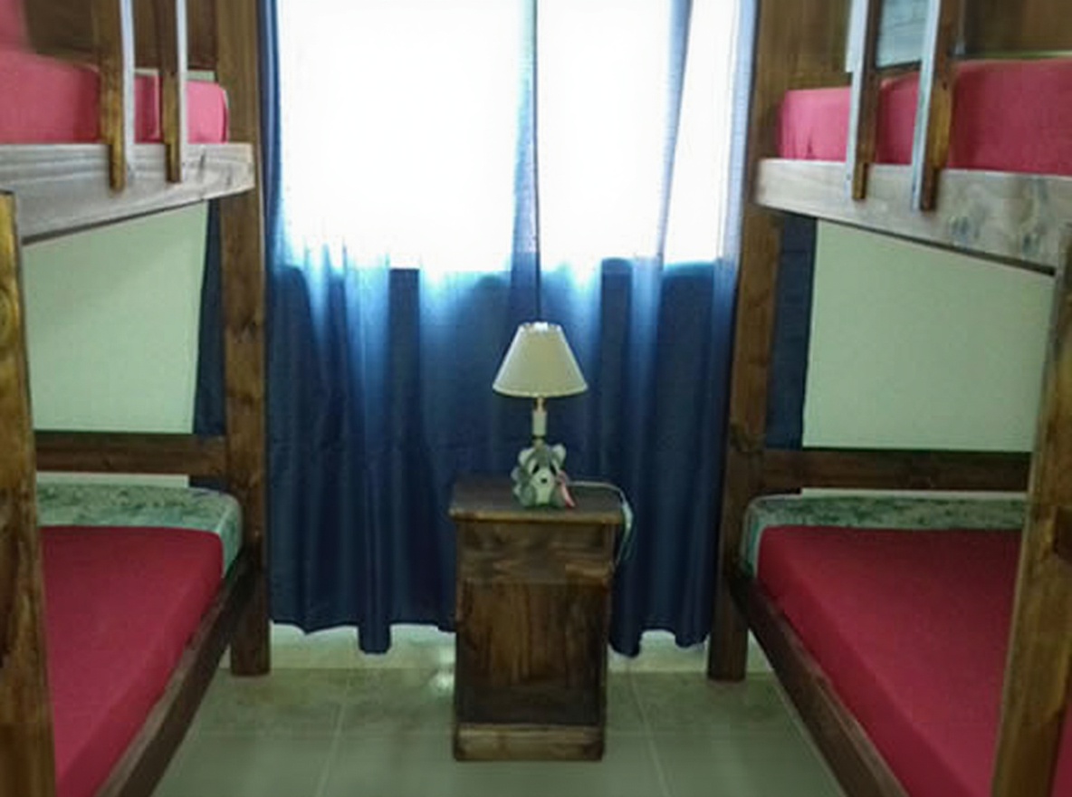 Casa con patio y parrilla frente al mar en Mar del Tuyú miniatura 6