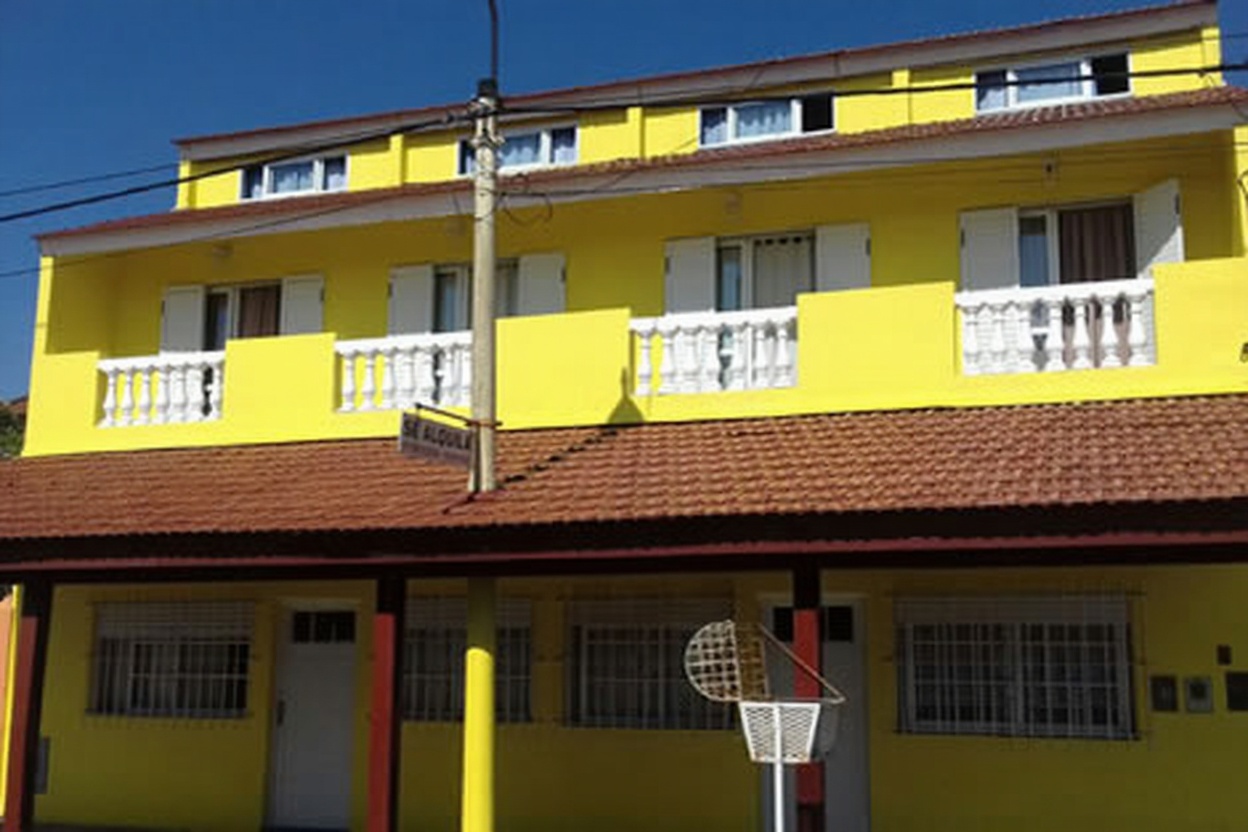 Departamentos con patio y parrilla a 100 metros del mar en Las Toninas foto 1