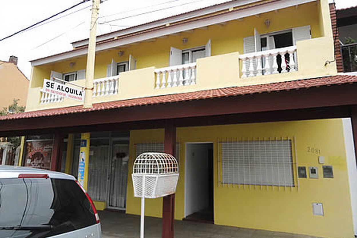 Departamentos con patio y parrilla a 100 metros del mar en Las Toninas miniatura 2