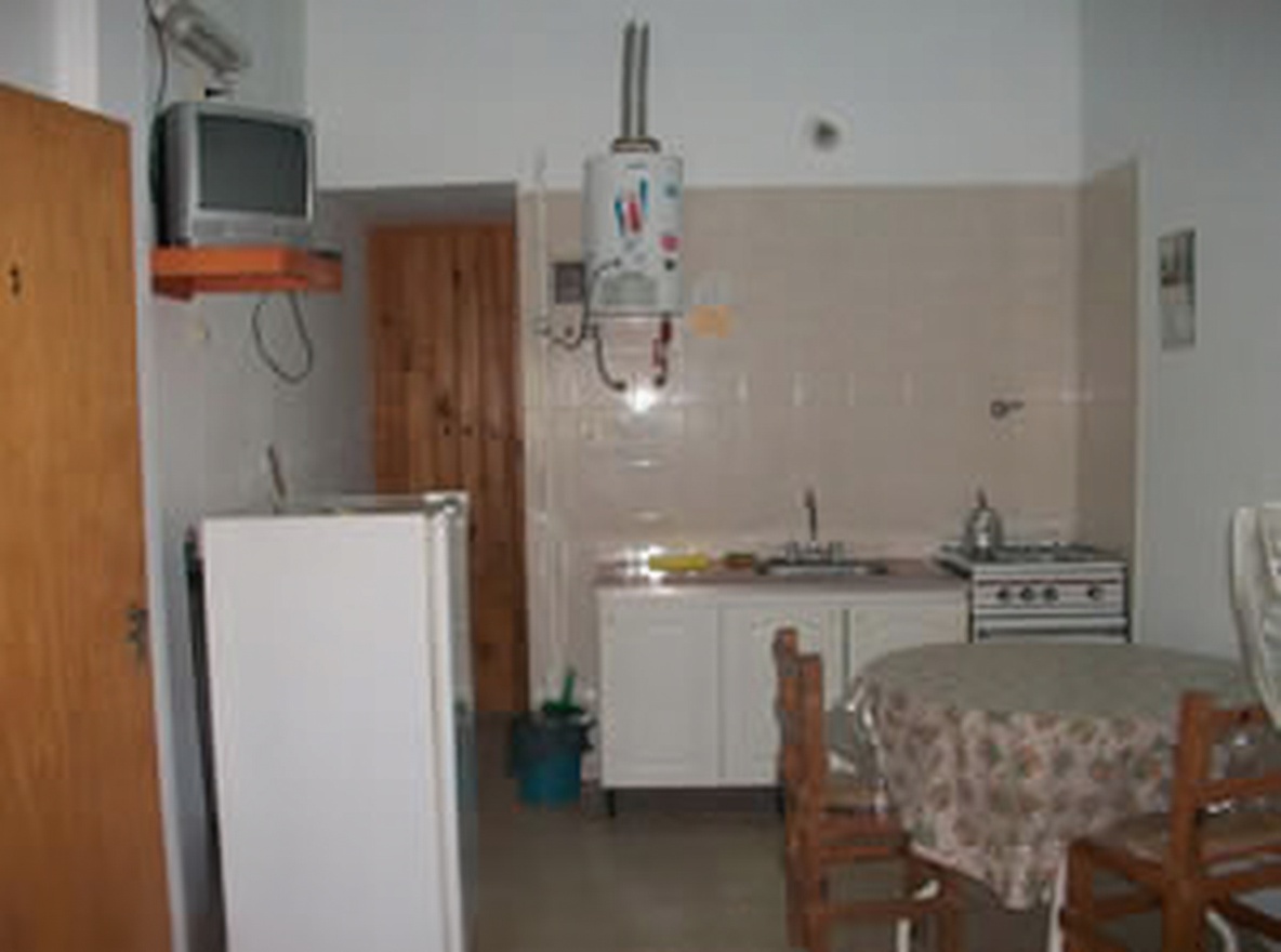 Departamentos con patio y parrilla a 100 metros del mar en Las Toninas miniatura 3