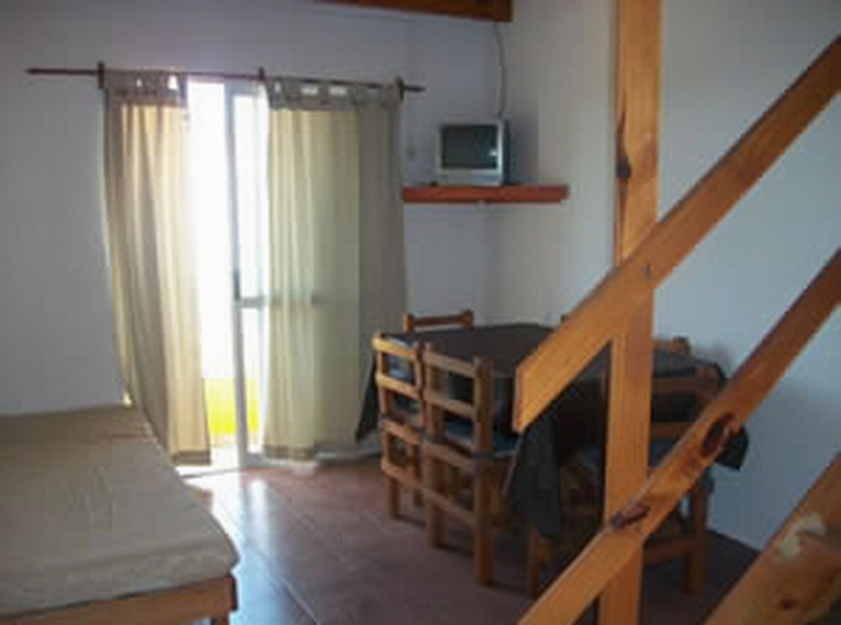 Departamentos con patio y parrilla a 100 metros del mar en Las Toninas miniatura 4