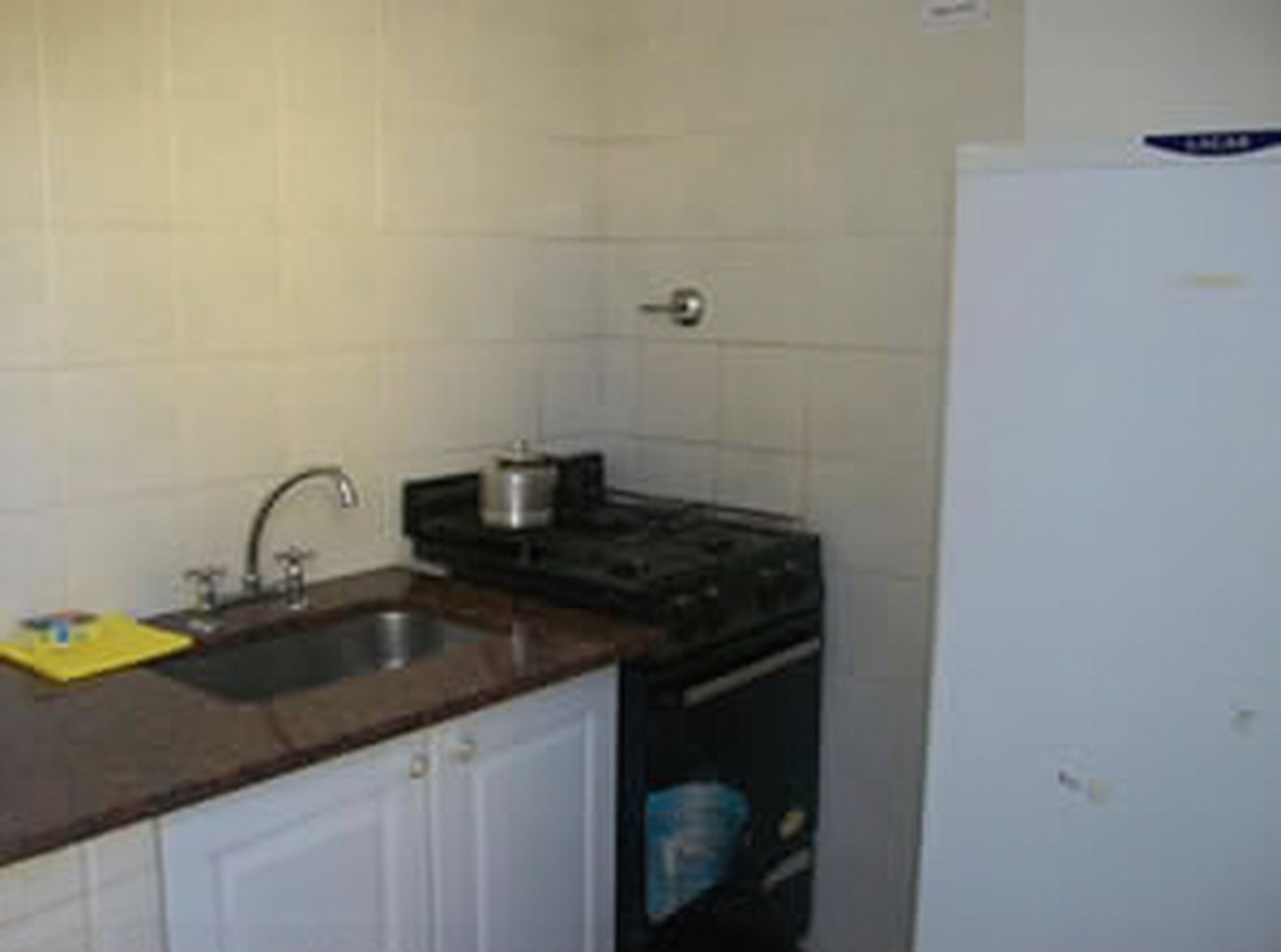 Departamentos con patio y parrilla a 100 metros del mar en Las Toninas miniatura 5