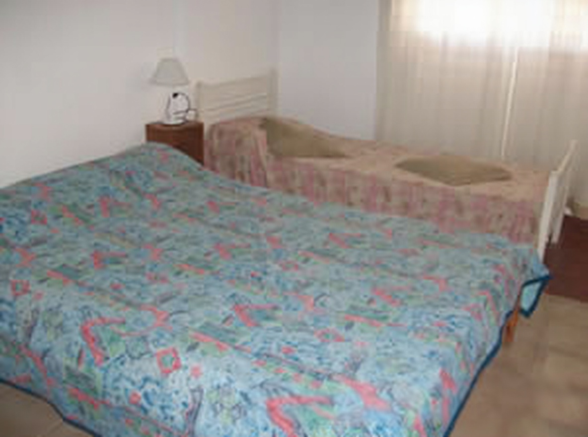 Departamentos con patio y parrilla a 100 metros del mar en Las Toninas miniatura 10