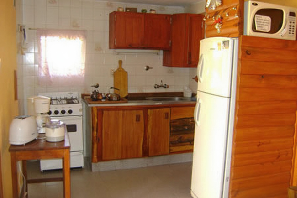 Cabañas con parque y parrilla a 100 metros del mar en San Clemente del Tuyú miniatura 3