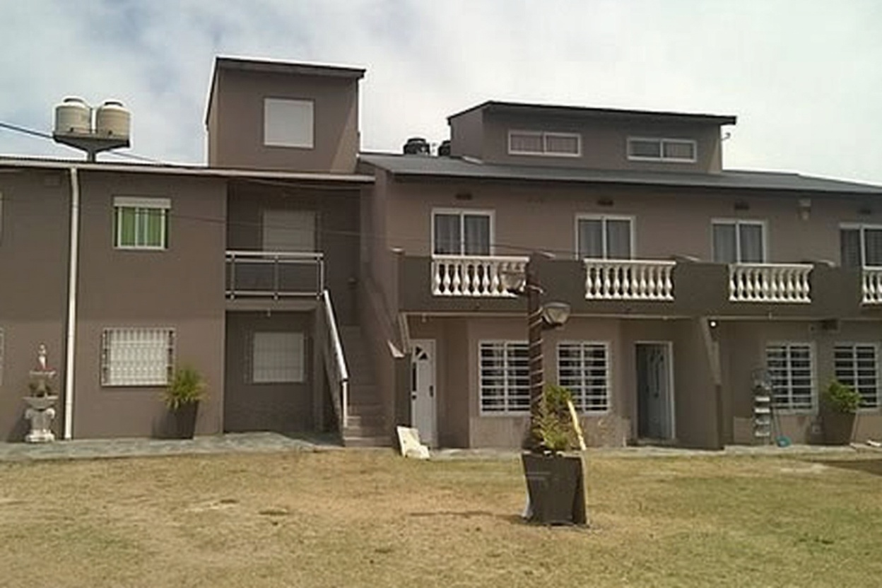 Tríplex con pileta y parrilla a 100 metros del mar en Mar del Tuyú foto 1