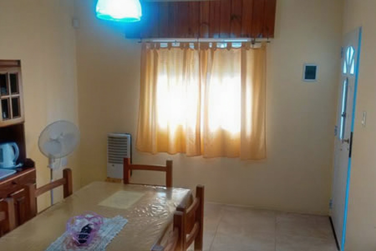 Tríplex con pileta y parrilla a 100 metros del mar en Mar del Tuyú miniatura 3