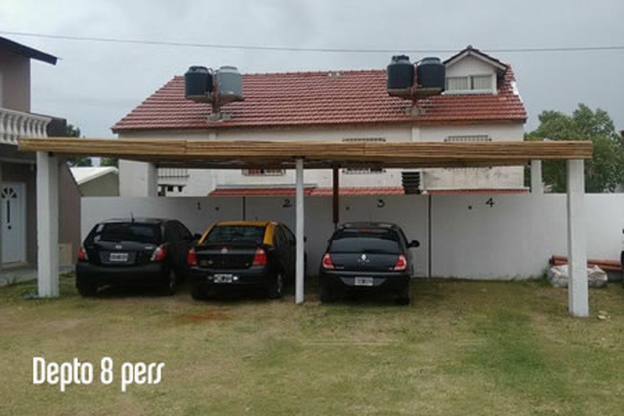 Tríplex con pileta y parrilla a 100 metros del mar en Mar del Tuyú miniatura 11