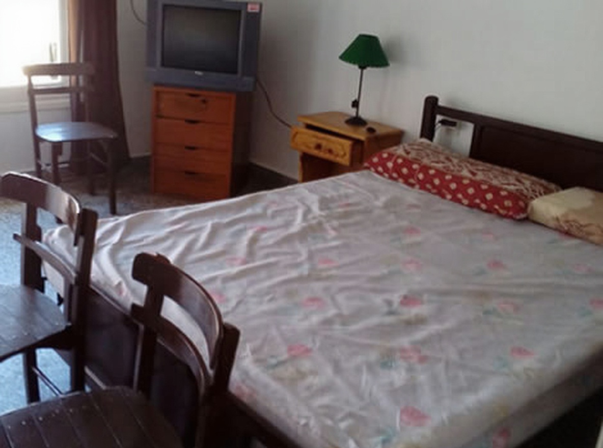 Departamentos con patio y parrilla a 200 metros del mar en Las Toninas miniatura 4