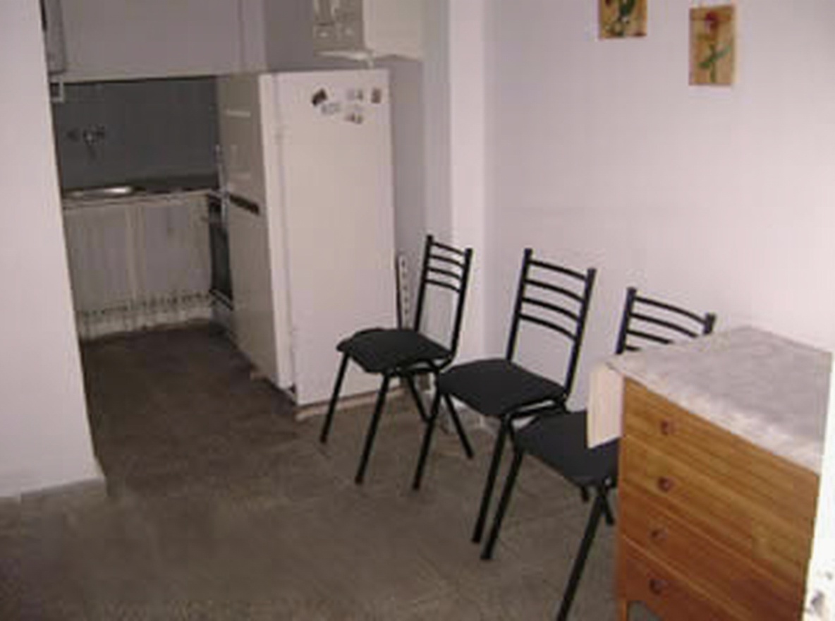 Departamentos con patio y parrilla a 200 metros del mar en Las Toninas miniatura 6