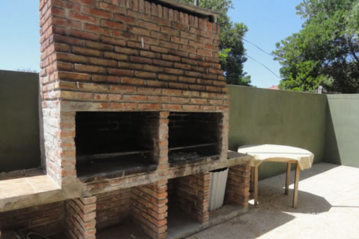 Departamentos con patio y parrilla a 200 metros del mar en Las Toninas miniatura 11