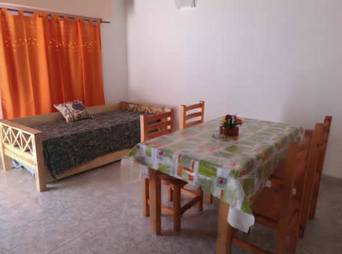 Departamentos con parque y parrilla a 100 metros del mar en Las Toninas miniatura 3