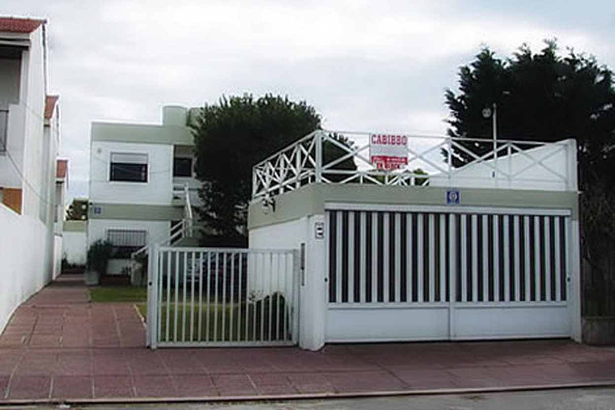 Departamentos con cochera y parrilla a 50 metros del mar en Santa Teresita