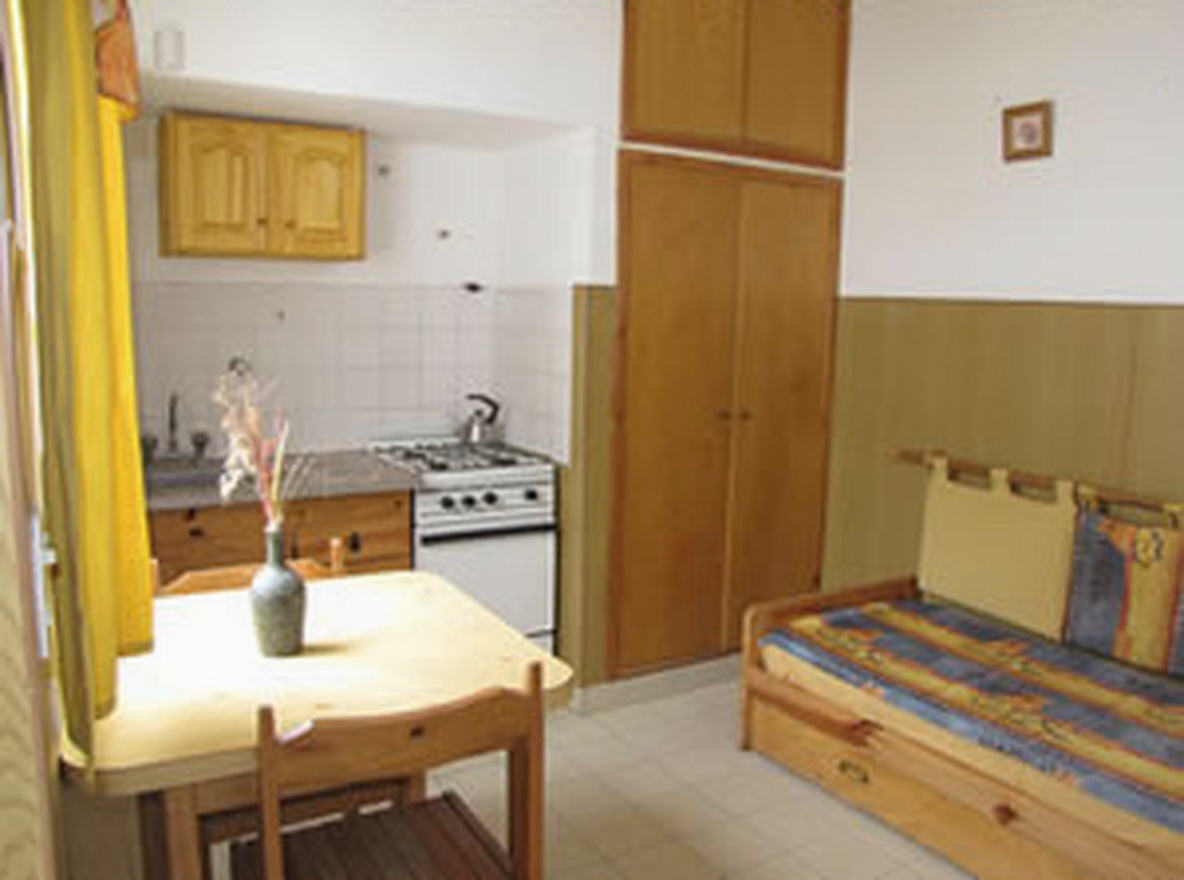 Departamentos con cochera y parrilla a 50 metros del mar en Santa Teresita miniatura 2