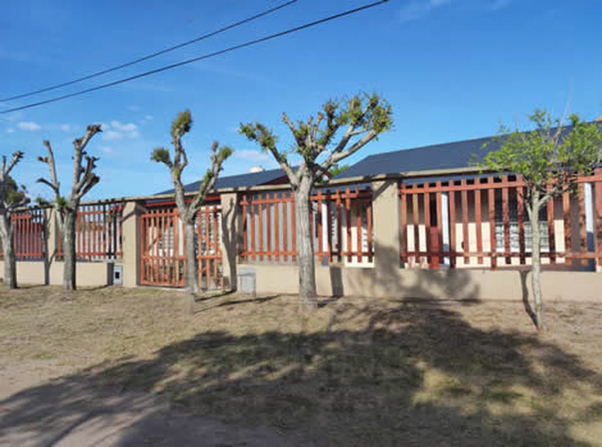 Cabañas con cochera y parrilla a 400 metros del mar en Costa Chica