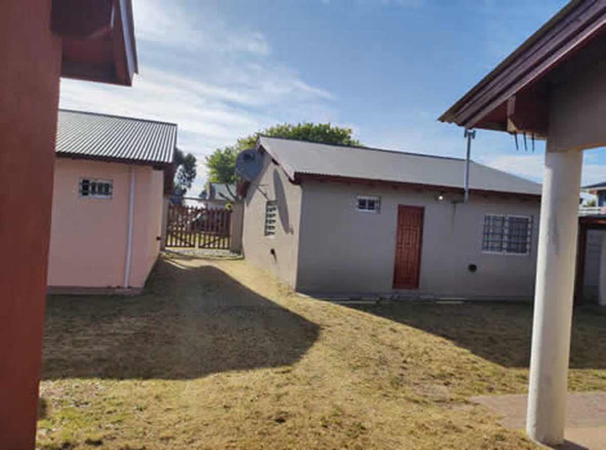 Cabañas con cochera y parrilla a 400 metros del mar en Costa Chica miniatura 2