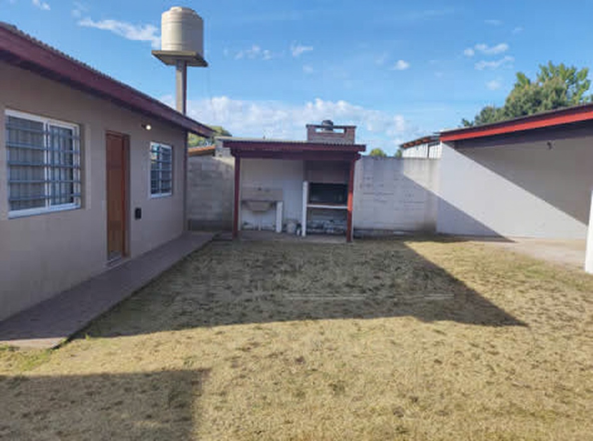 Cabañas con cochera y parrilla a 400 metros del mar en Costa Chica miniatura 7