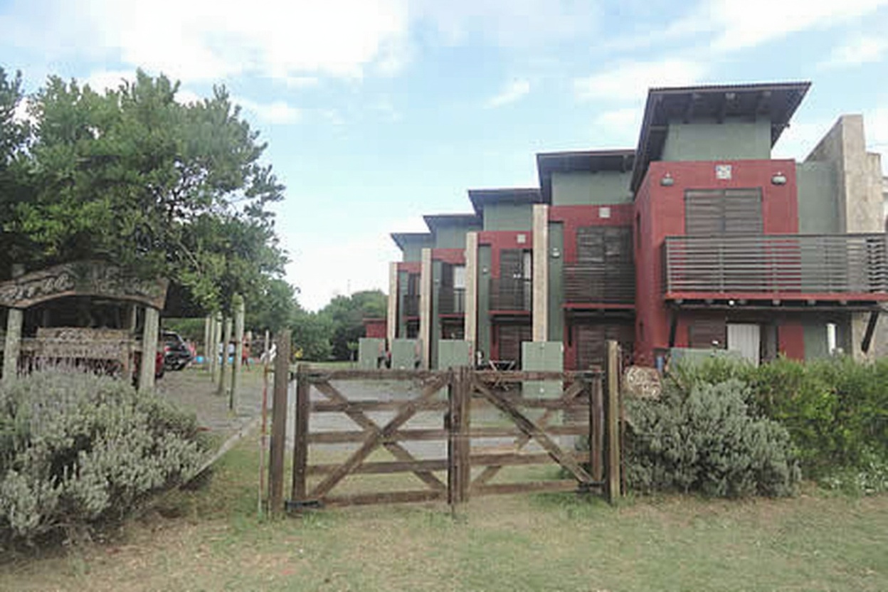 Cabañas con pileta y parrilla a 100 metros del mar en Costa Chica miniatura 2