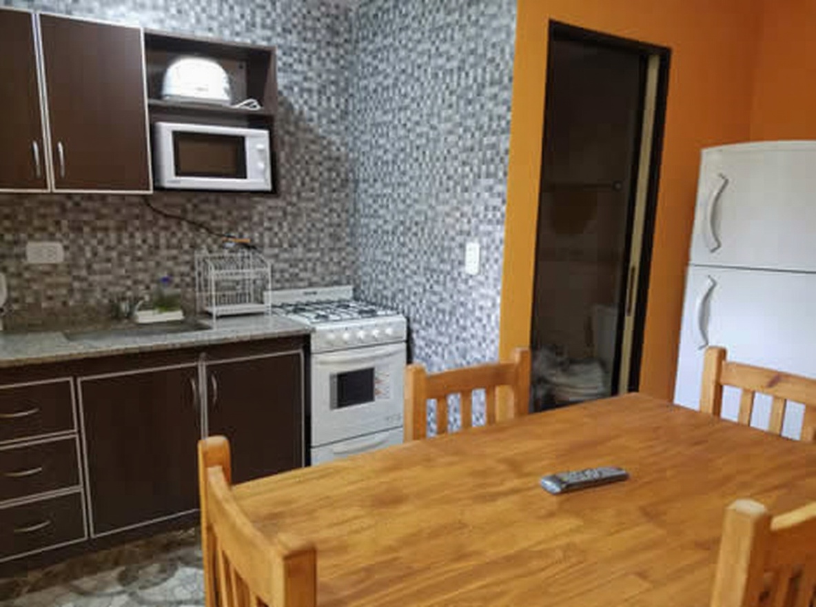 Dúplex con WiFi a 200 metros del mar en San Clemente del Tuyú miniatura 3