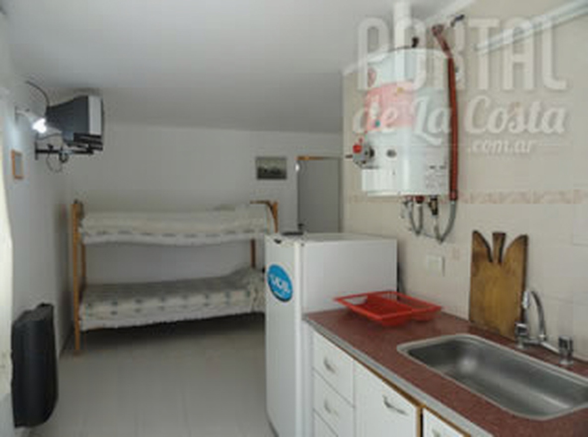 Monoambiente con cochera y parrilla a 30 metros del mar en Mar del Tuyú miniatura 6