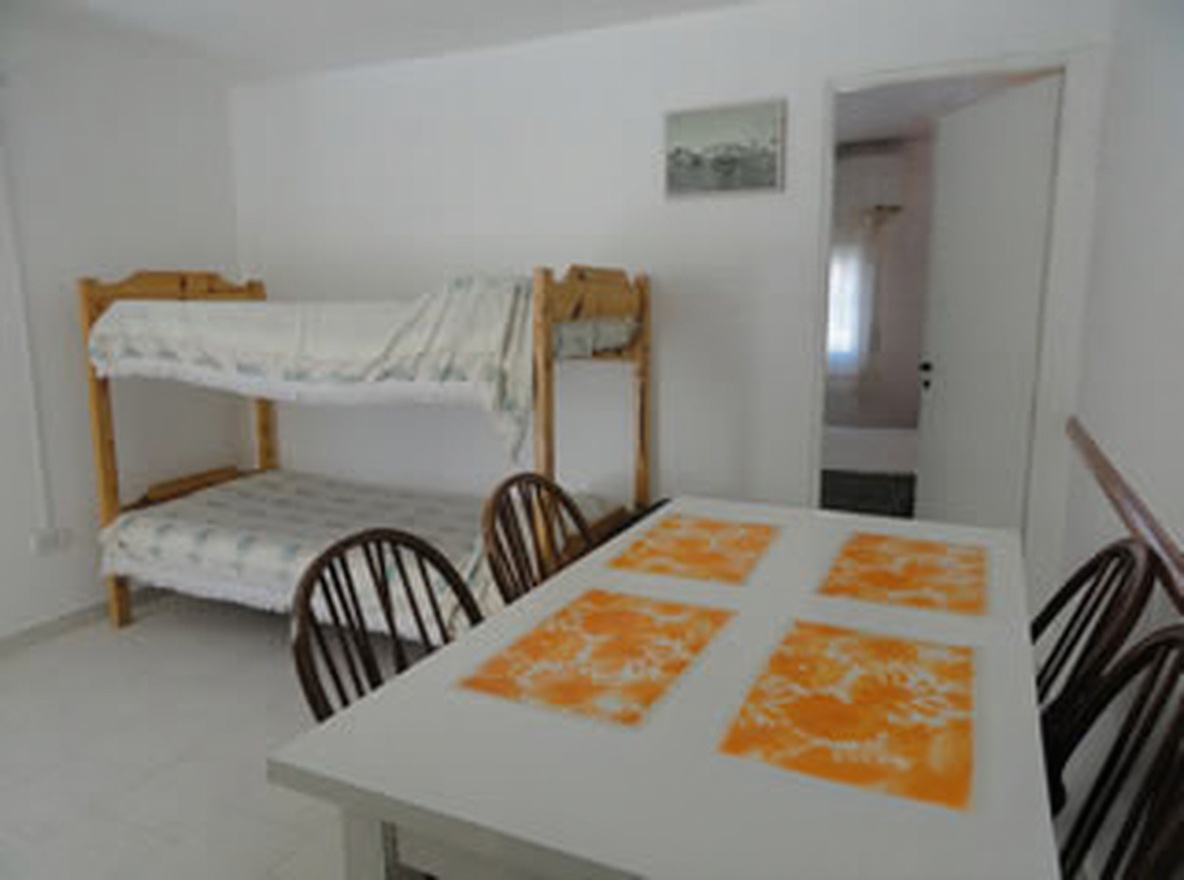 Monoambiente con cochera y parrilla a 30 metros del mar en Mar del Tuyú miniatura 8