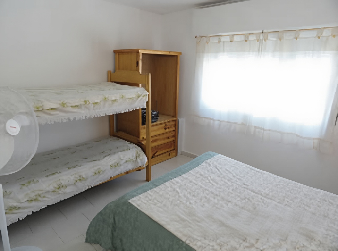 Monoambiente con cochera y parrilla a 30 metros del mar en Mar del Tuyú miniatura 10