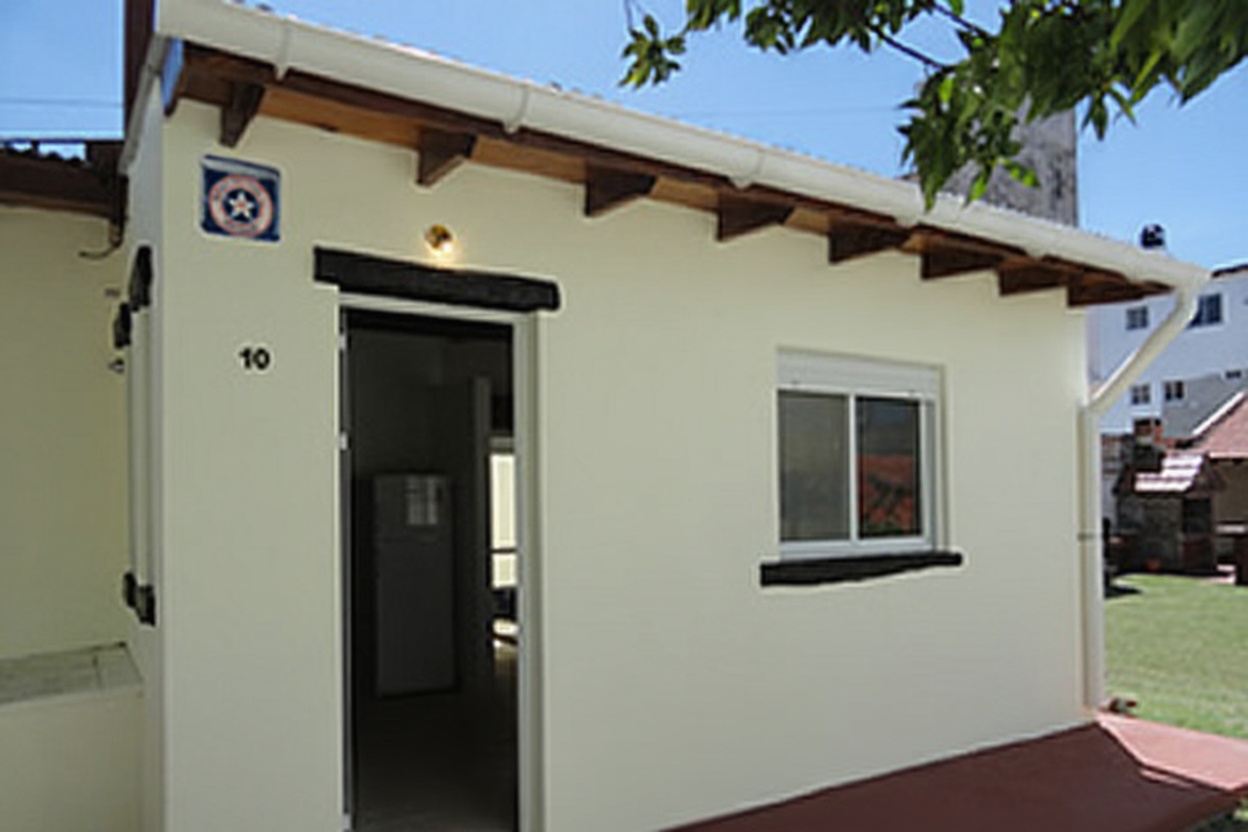 Monoambiente con cochera y parrilla a 30 metros del mar en Mar del Tuyú miniatura 12