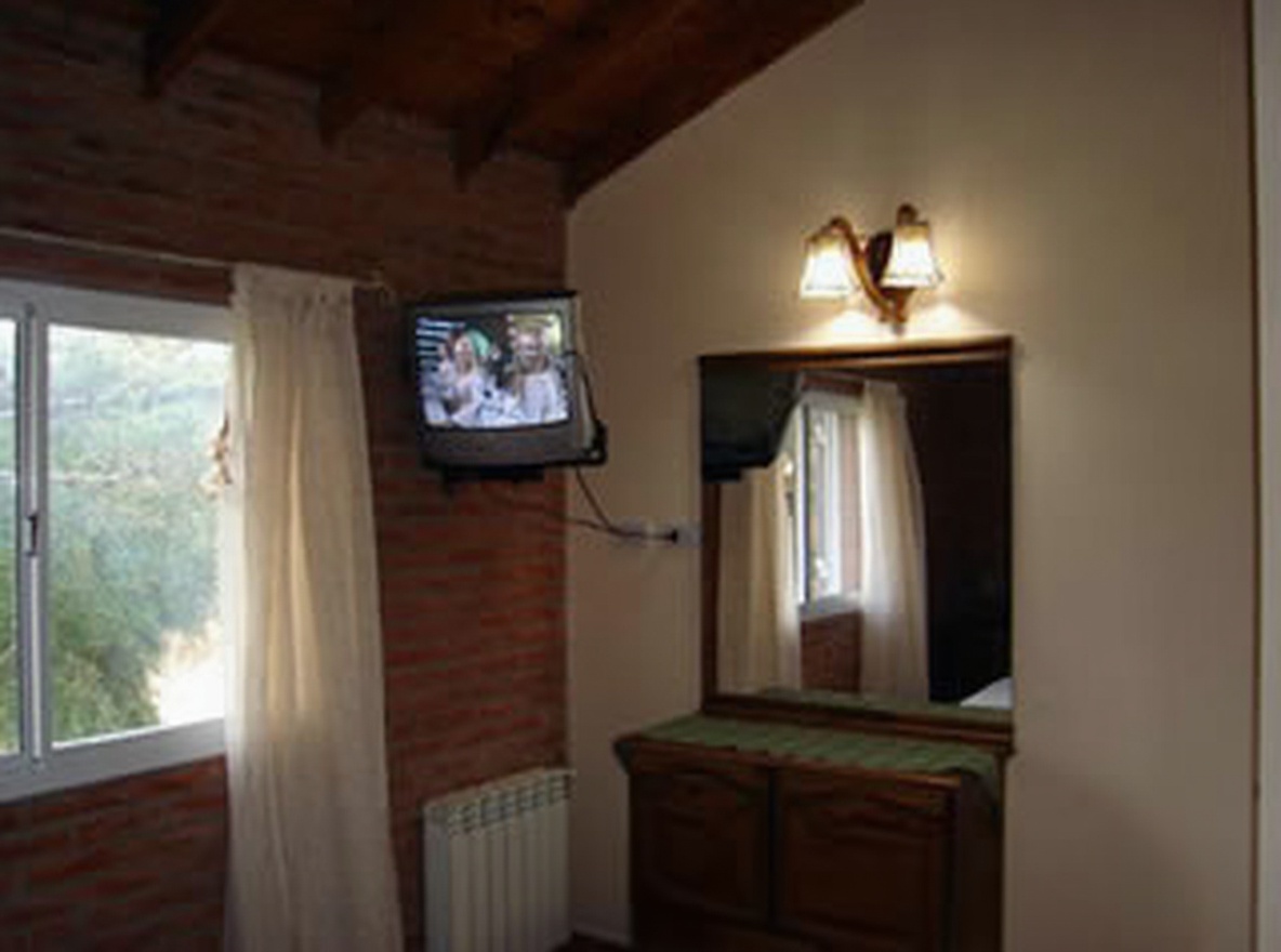 Chalet con pileta y parque a 200 metros del mar en Costa del Este miniatura 6