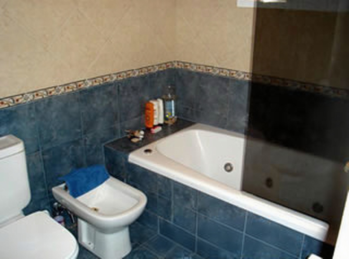 Chalet con pileta y parque a 200 metros del mar en Costa del Este miniatura 9