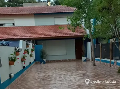 Dúplex con patio y parrilla a 5 cuadras del mar en Lucila del Mar