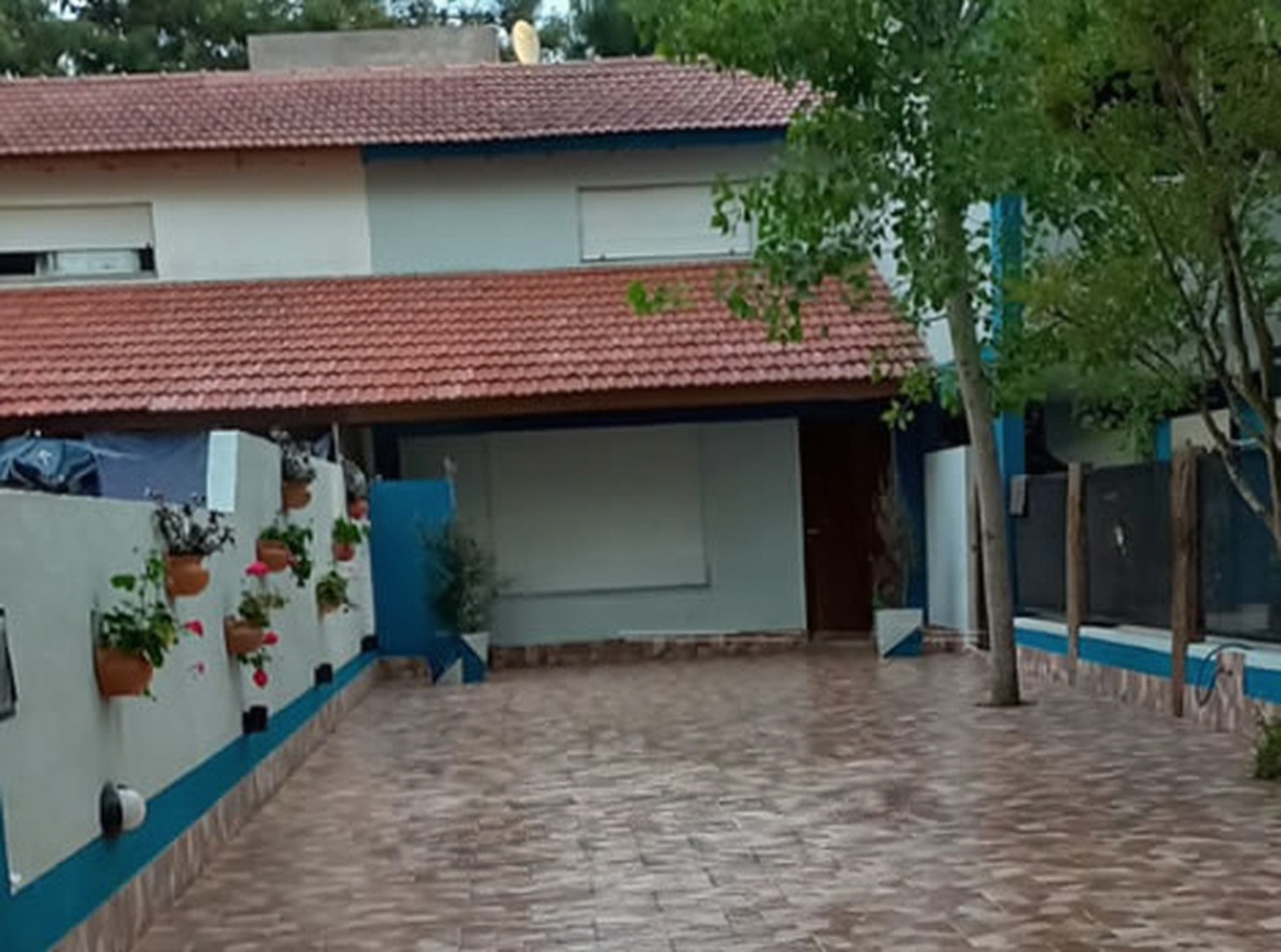 Dúplex con patio y parrilla a 5 cuadras del mar en Lucila del Mar