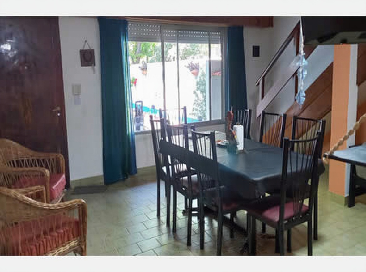 Dúplex con patio y parrilla a 5 cuadras del mar en Lucila del Mar miniatura 3