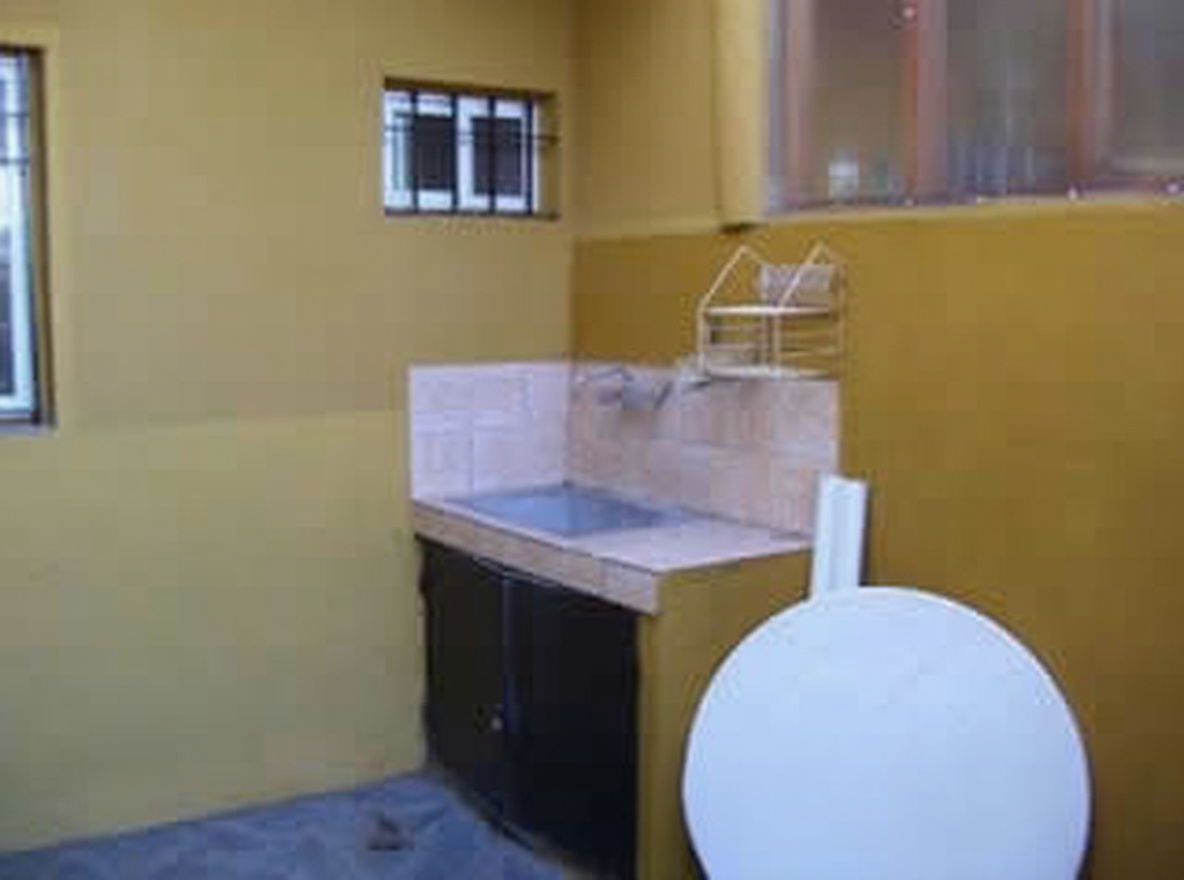 Dúplex con patio y parrilla a 400 metros del mar en Mar del Tuyú miniatura 9