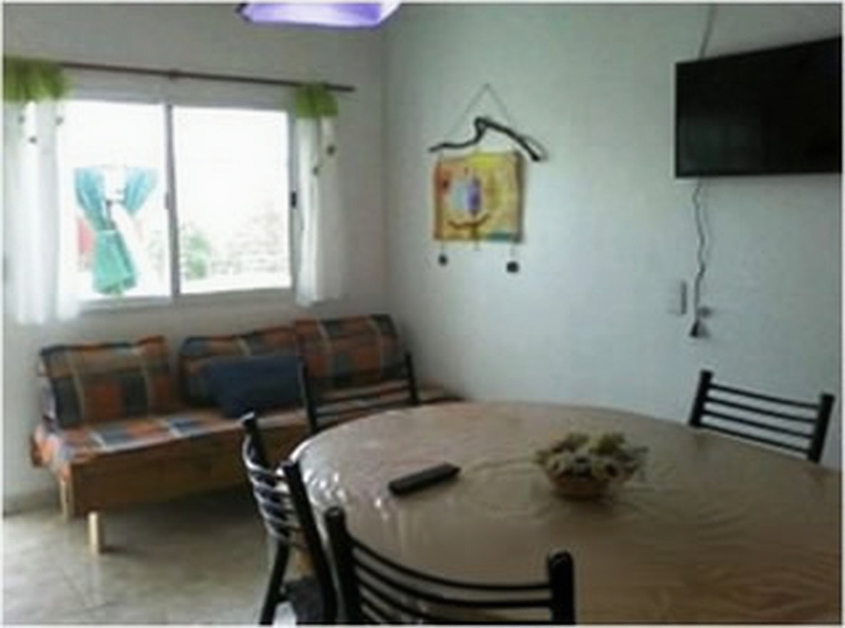 Dúplex con patio y parrilla a 400 metros del mar en Mar del Tuyú miniatura 12