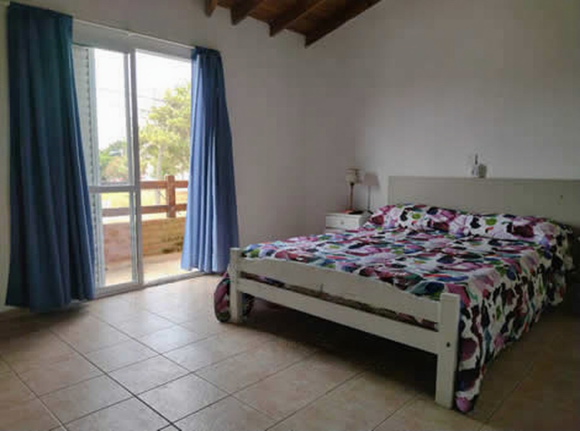 Dúplex con patio y parrilla a 150 metros del mar en Mar del Tuyú miniatura 5